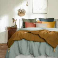 Couvre-lit à Nouettes Lin Lavé -Doublures De Lit Soldes 2024 bout de lit lin marron ambiance