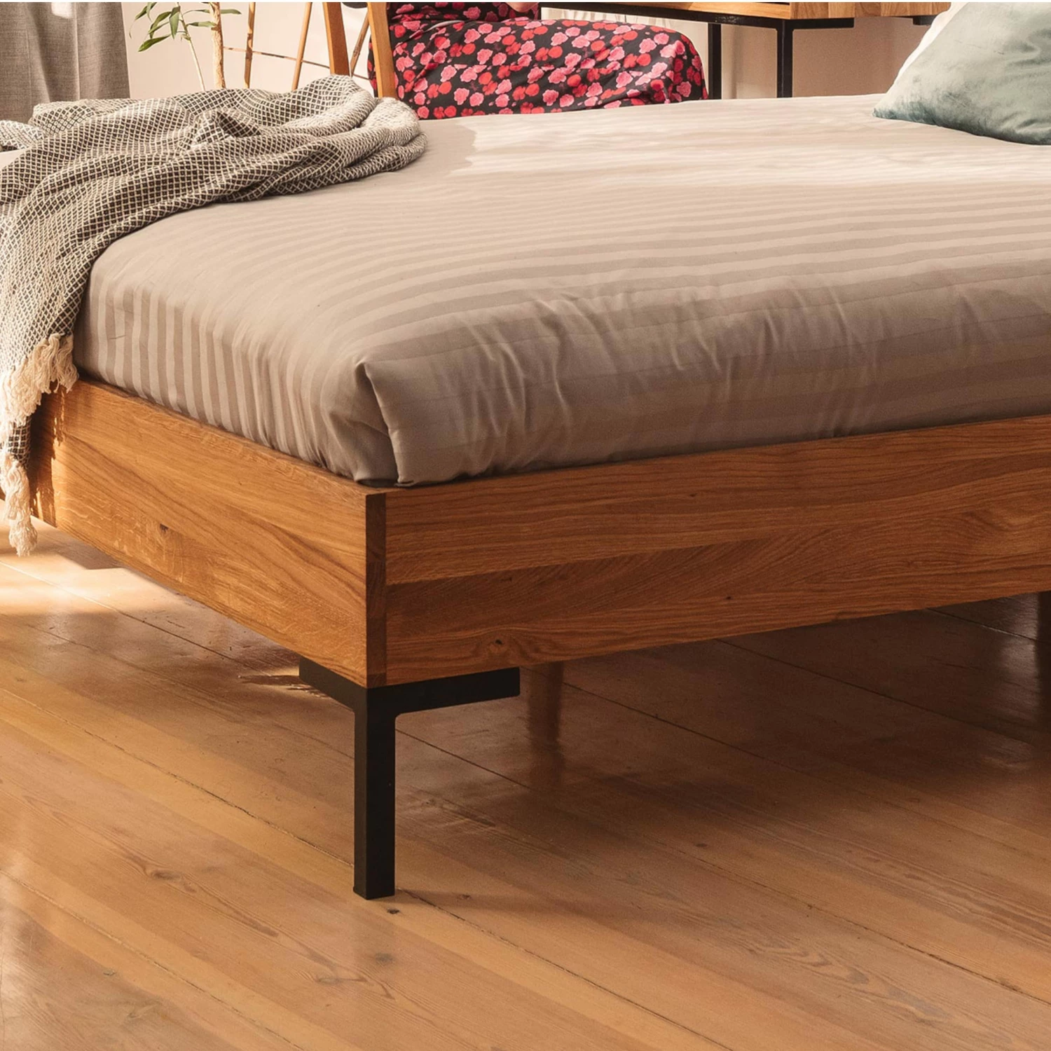 Lit En Chêne Massif Clair Avec Pieds En Métal - LT36001 8 Lit En Chêne Massif Clair Avec Pieds En Métal - LT36001 – Image 6