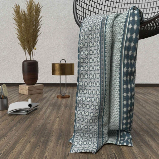 Plaid Polaire Lisbonne 120x160 Cm 6 Plaid Polaire Lisbonne 120x160 Cm -Doublures De Lit Soldes 2024 plaid bleu 3